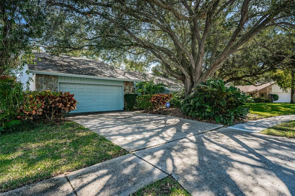 1601 RIDGE TOP WAY CLEARWATER, FL 33765
