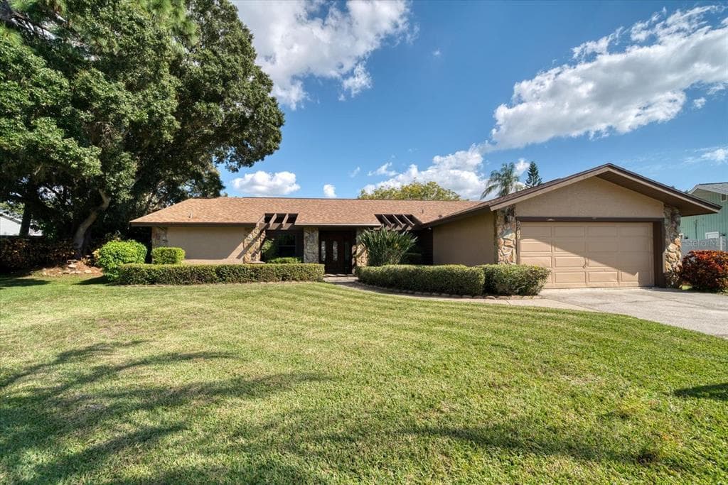 9289 RUSTIC PINES BOULEVARD E SEMINOLE, FL 33776