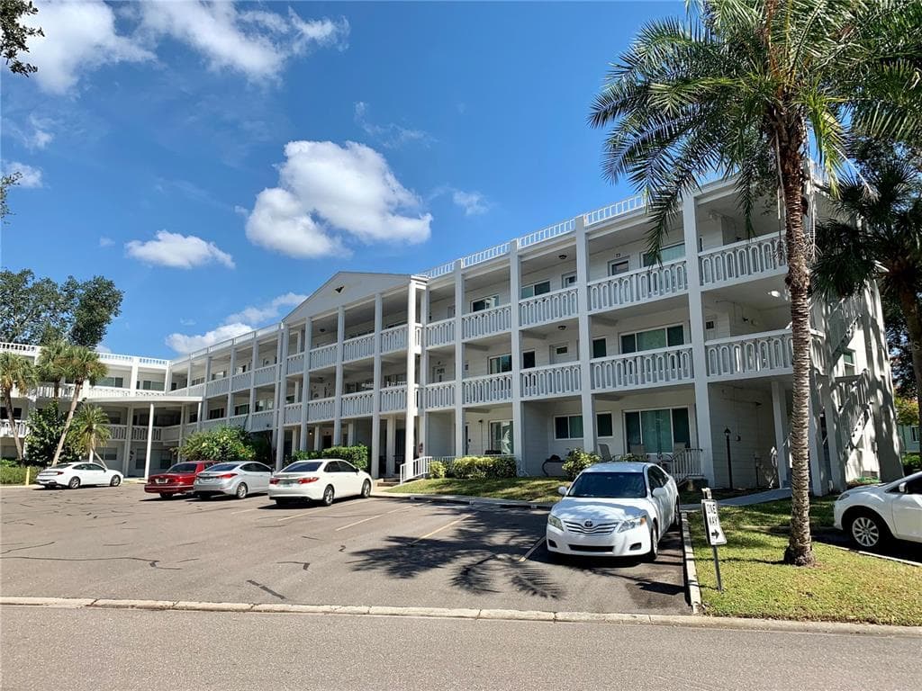 2021 AUSTRALIA WAY W UNIT 39 CLEARWATER, FL 33763