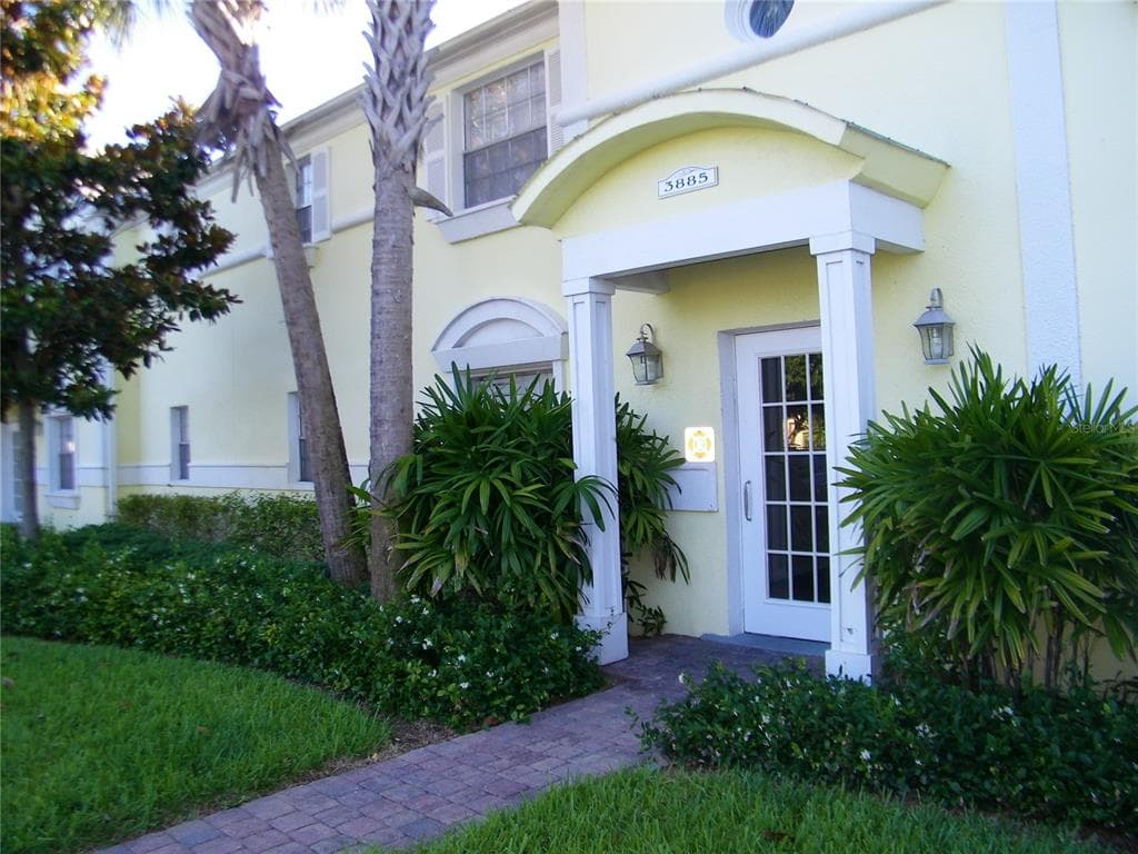 3885 POMPANO DRIVE SE UNIT D ST PETERSBURG, FL 33705