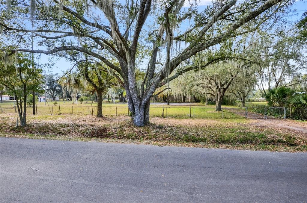 7405 SHOUPE ROAD PLANT CITY, FL 33565