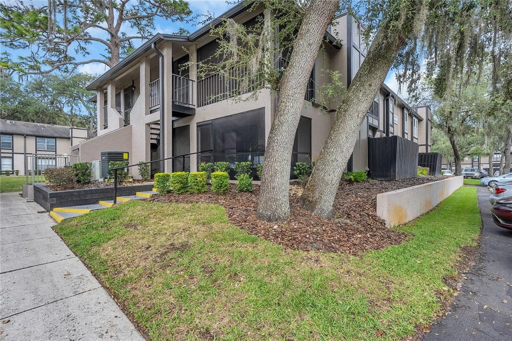 14724 NORWOOD OAKS DRIVE UNIT 203 TAMPA, FL 33613