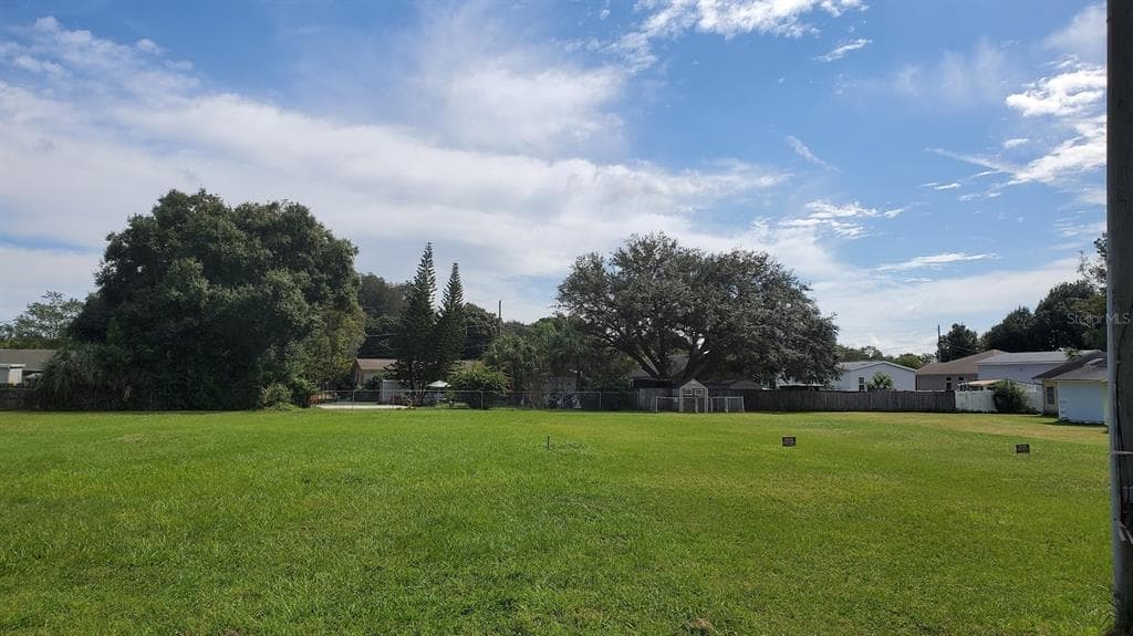 910 LYTLE RUSKIN, FL 33570