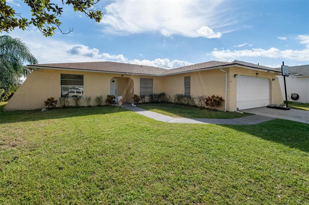 132 BIANCA COURT KISSIMMEE, FL 34758