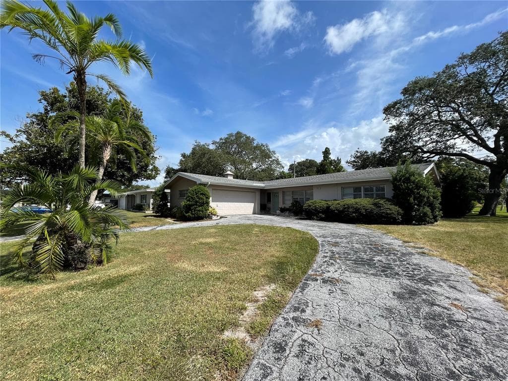 1801 BELLEMEADE DRIVE CLEARWATER, FL 33755
