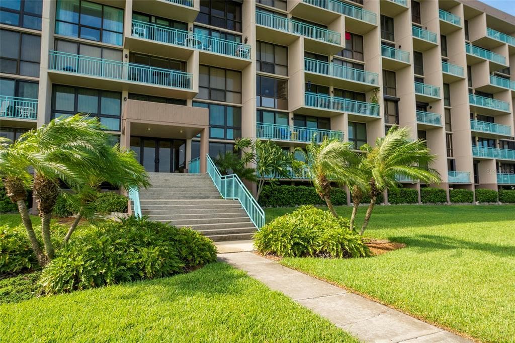 1 KEY CAPRI UNIT 711 E TREASURE ISLAND, FL 33706