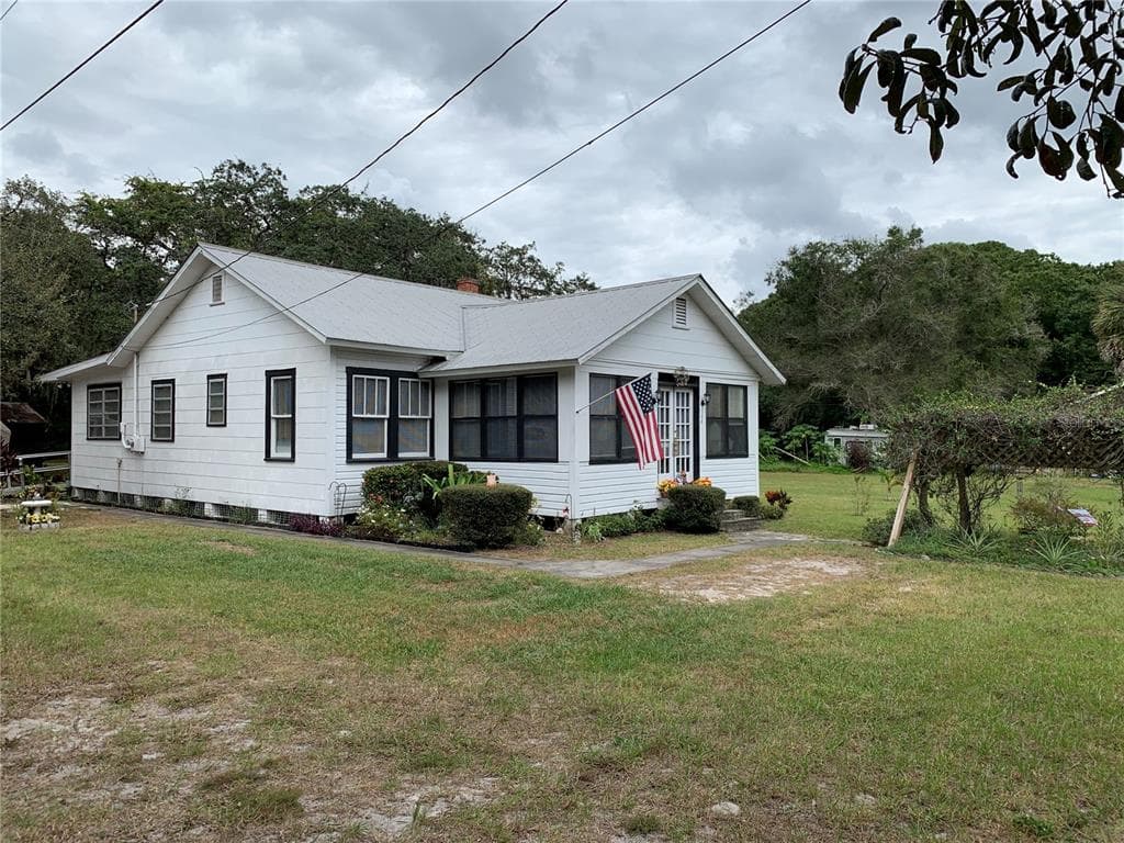 124 FULTON STREET TARPON SPRINGS, FL 34689