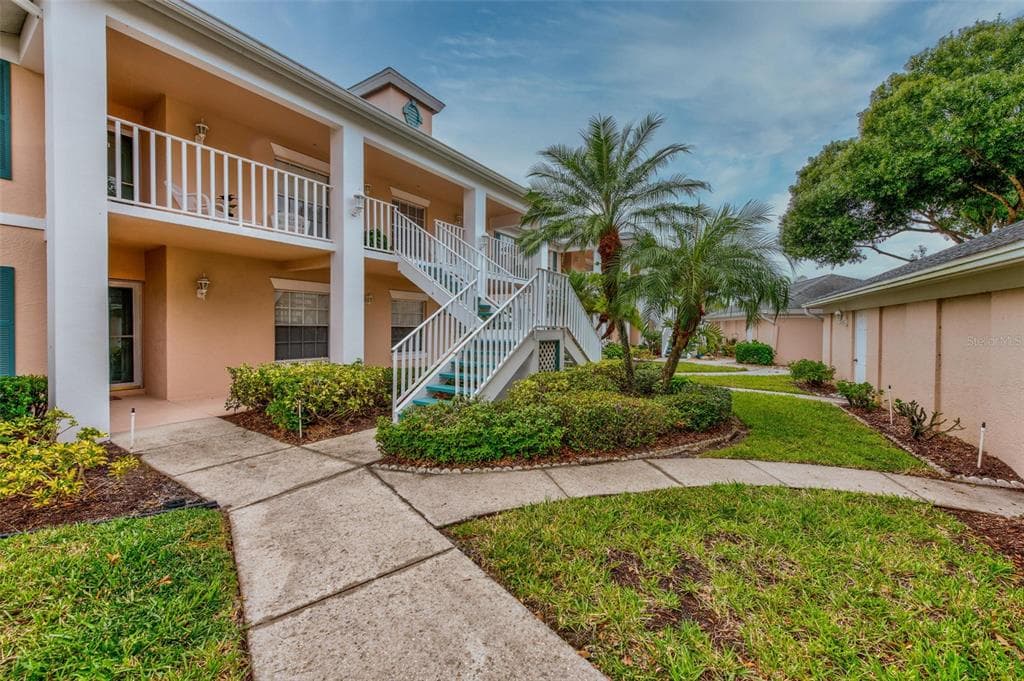4705 SAND TRAP STREET CIRCLE E UNIT 204 BRADENTON, FL 34203