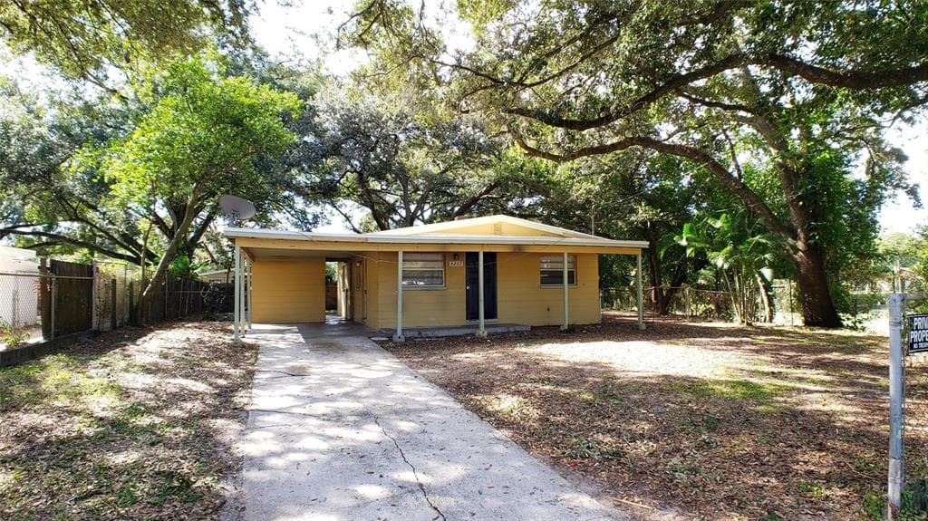 4207 S SANDALWOOD CIRCLE TAMPA, FL 33617