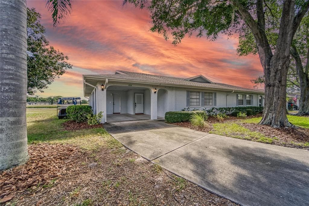 2018 HULLHOUSE DRIVE UNIT 332 SUN CITY CENTER, FL 33573