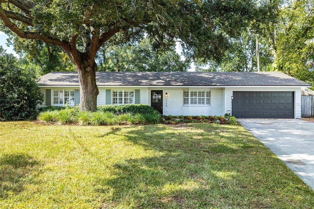 2538 LAKE ELLEN CIRCLE TAMPA, FL 33618