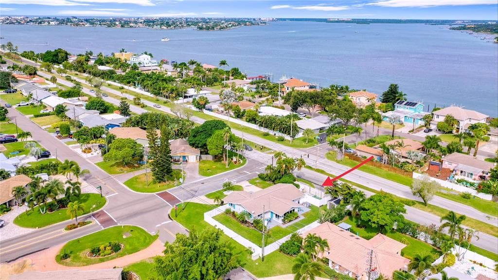 2 79TH ST S ST PETERSBURG, FL 33707