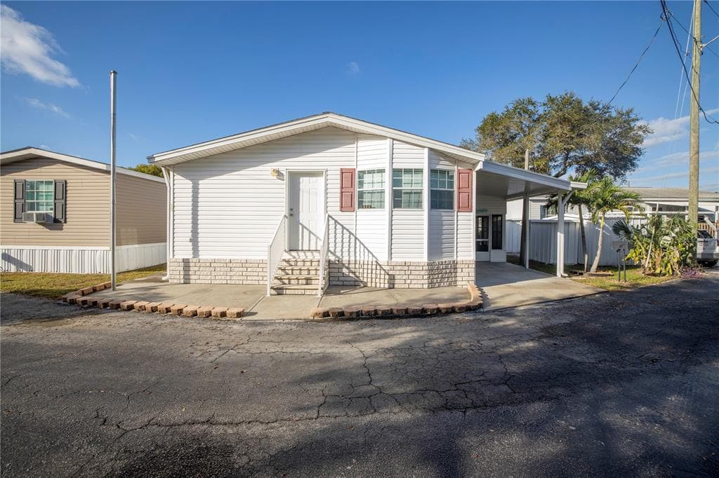 7801 34TH AVENUE N UNIT 13 ST PETERSBURG, FL 33710