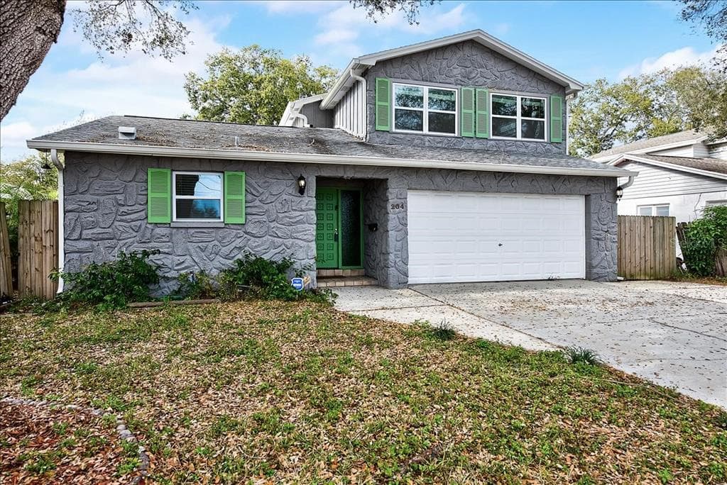 204 SE LINCOLN CIRCLE N ST PETERSBURG, FL 33703