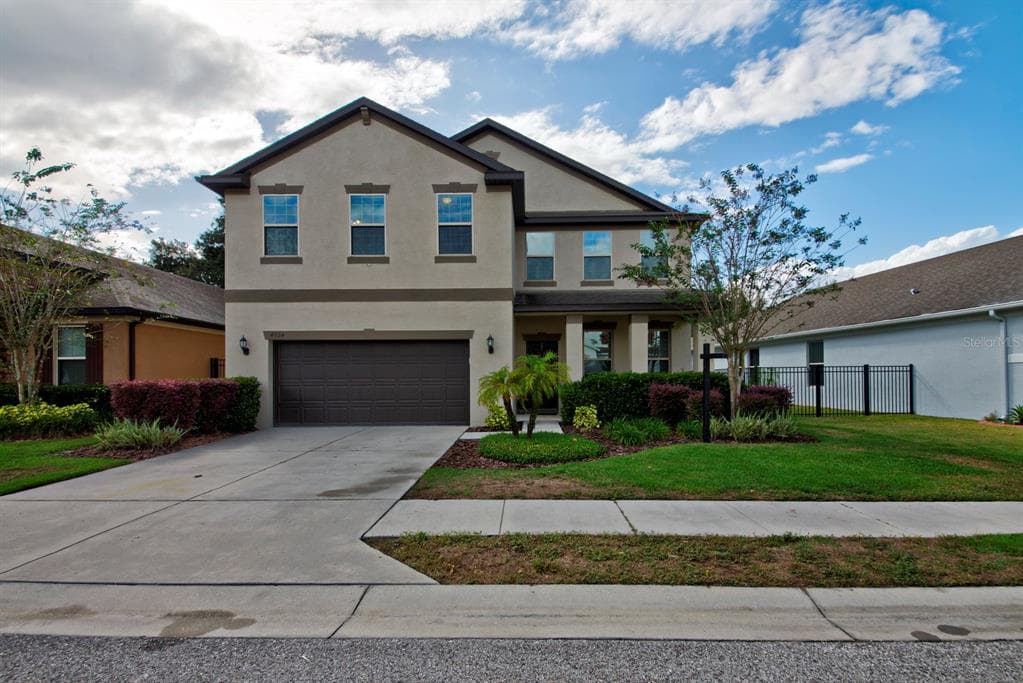 4924 ROLLING GREEN DRIVE WESLEY CHAPEL, FL 33543