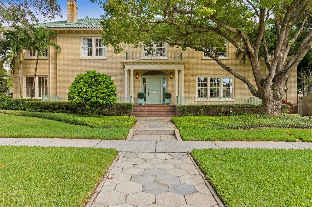 605 18TH AVENUE NE ST PETERSBURG, FL 33704