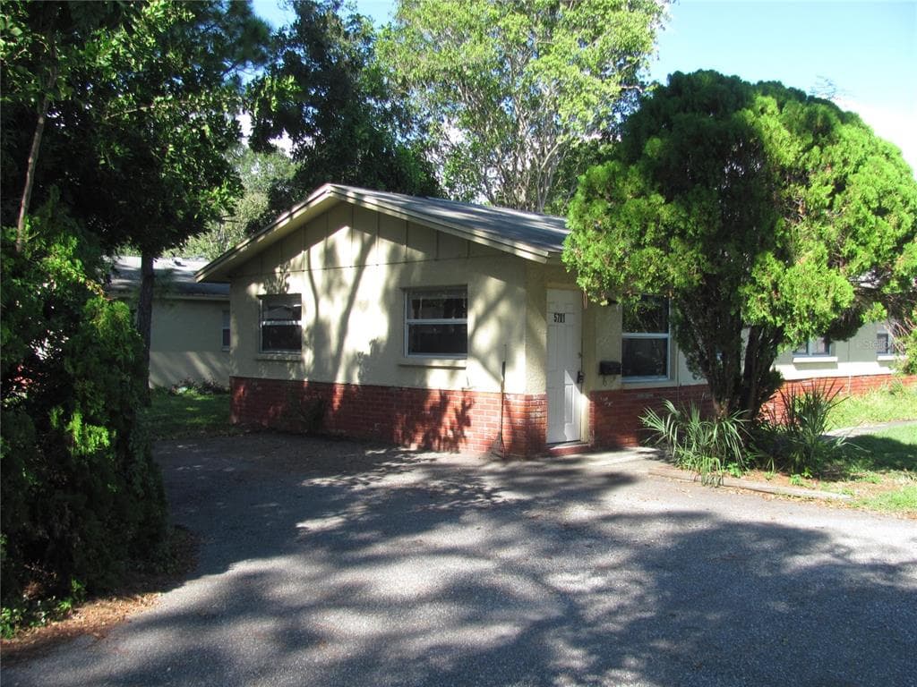 5701 MANCHESTER STREET N ST PETERSBURG, FL 33703