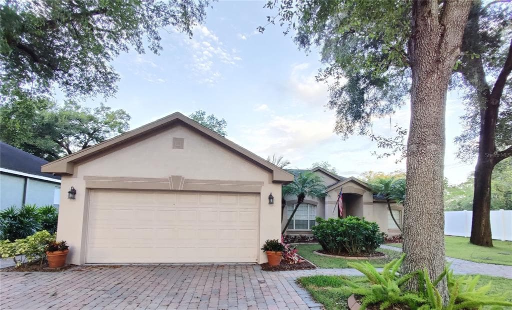 1606 HIDDEN MEADOW COURT VALRICO, FL 33594