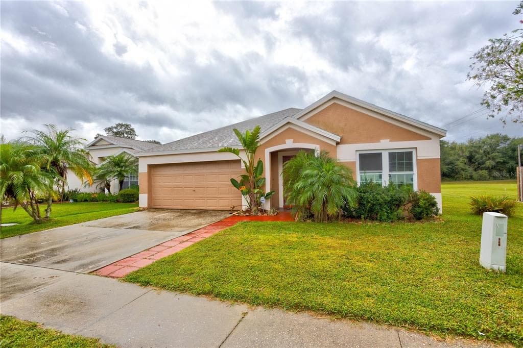 945 SUMMER BREEZE DRIVE BRANDON, FL 33511