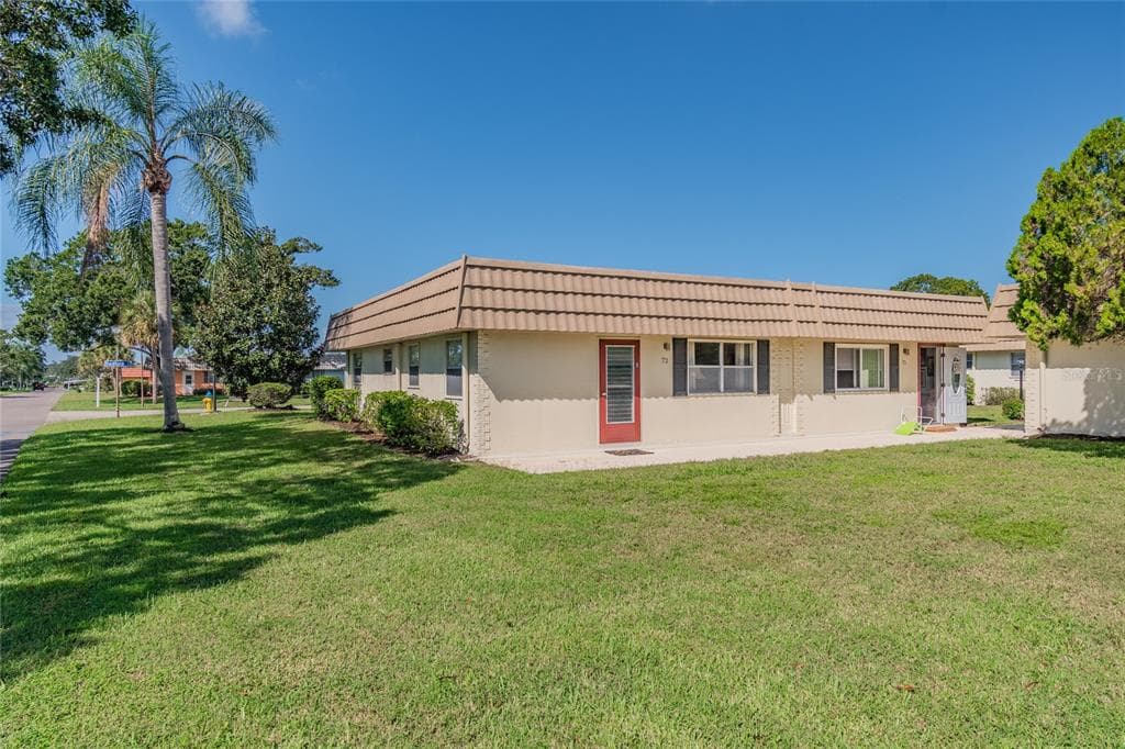 202 BEDFORD STREET UNIT 72 SUN CITY CENTER, FL 33573