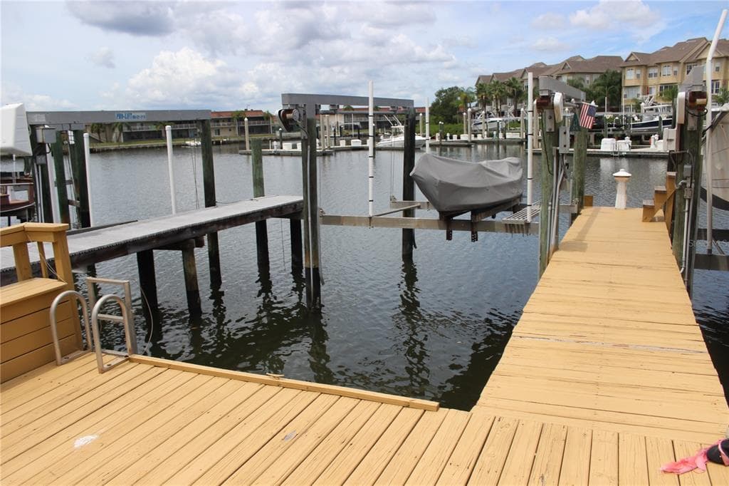 8717 COVE COURT UNIT 9 TAMPA, FL 33615
