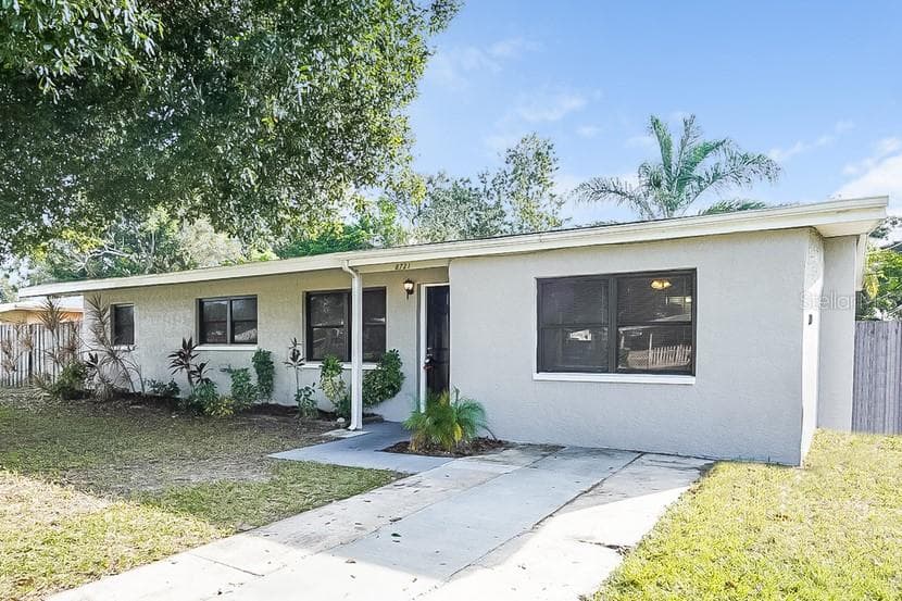 8721 ROBIN ROAD LARGO, FL 33777