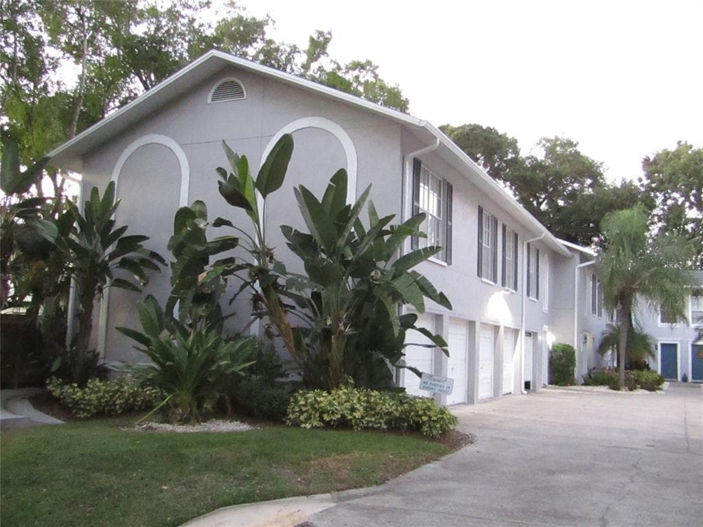 3205 W DE LEON STREET UNIT I TAMPA, FL 33609