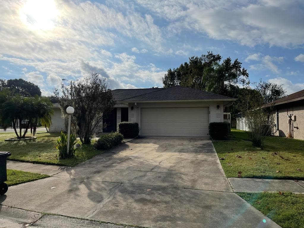 28424 TRIDENT COURT WESLEY CHAPEL, FL 33543
