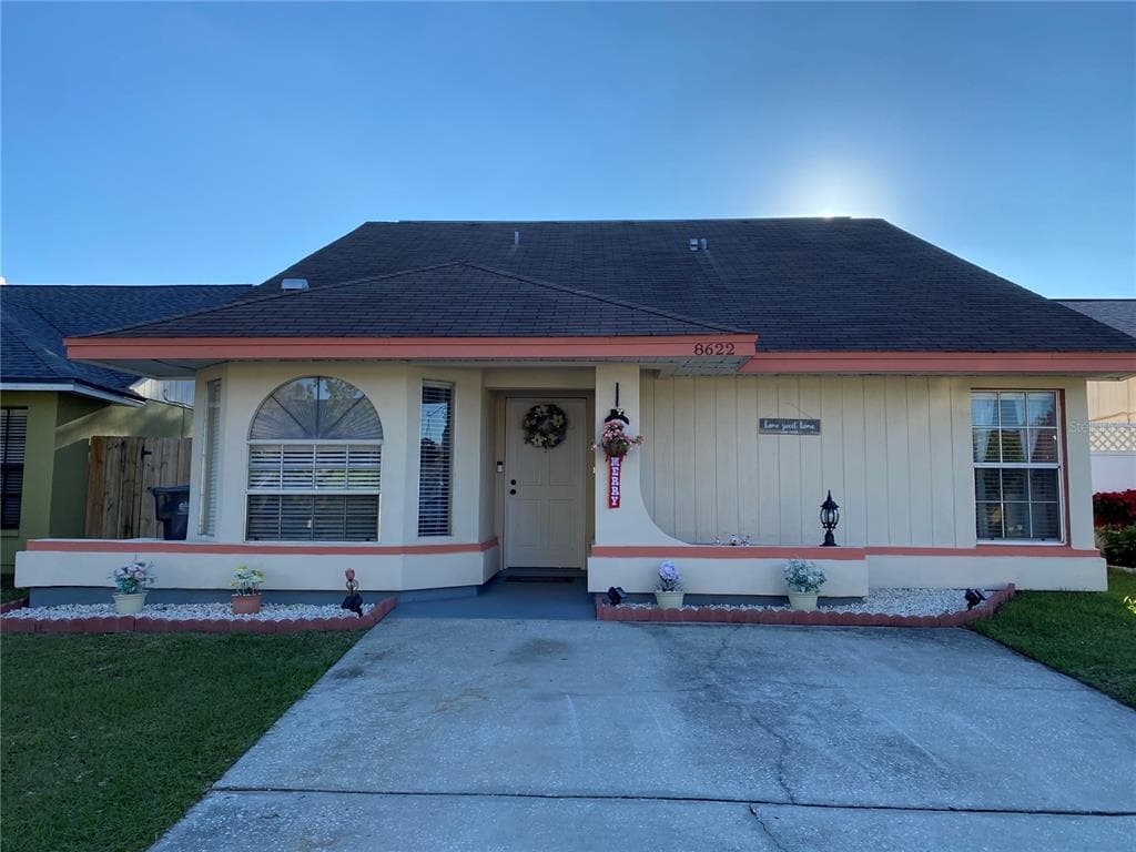 8622 COTTONWAY LANE TAMPA, FL 33635