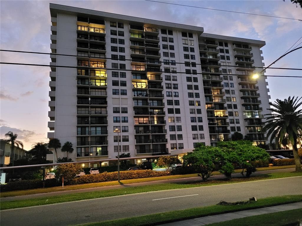 400 ISLAND WAY UNIT 611 CLEARWATER, FL 33767
