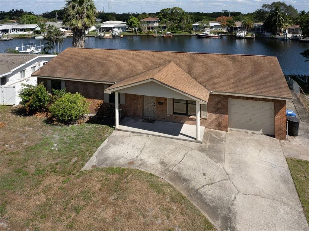 9405 TREASURE LANE NE ST PETERSBURG, FL 33702