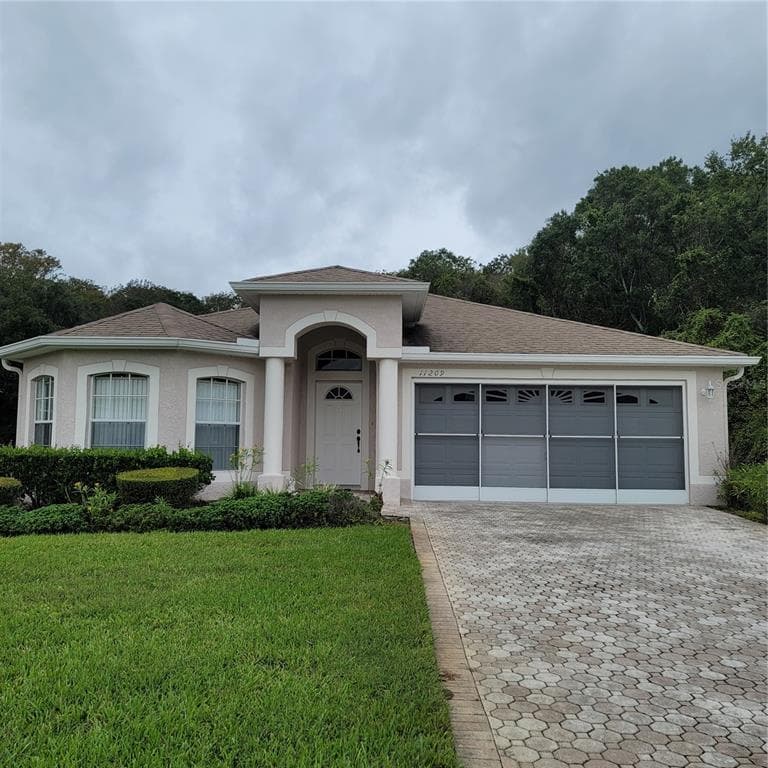 11209 CLEAR OAK CIRCLE NEW PORT RICHEY, FL 34654