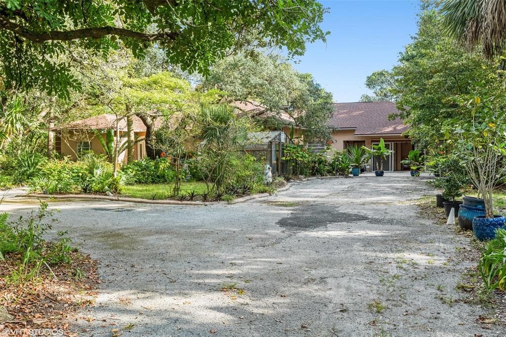 1052 LAURA STREET CASSELBERRY, FL 32707