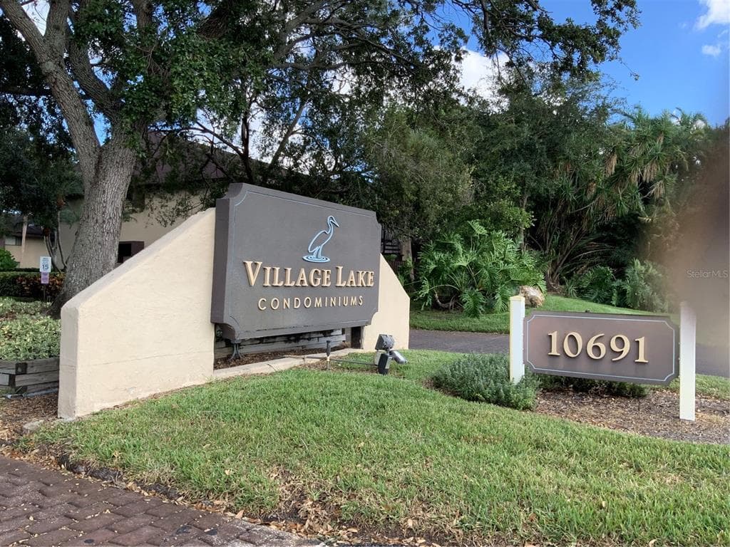 705 S VILLAGE DRIVE N UNIT 208 ST PETERSBURG, FL 33716