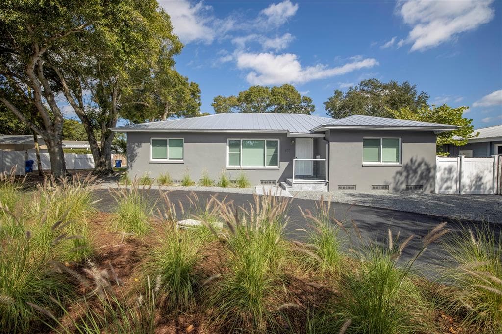 877 42ND AVENUE N ST PETERSBURG, FL 33703