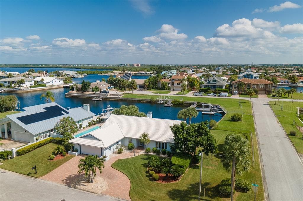 5540 WESTSHORE DRIVE NEW PORT RICHEY, FL 34652