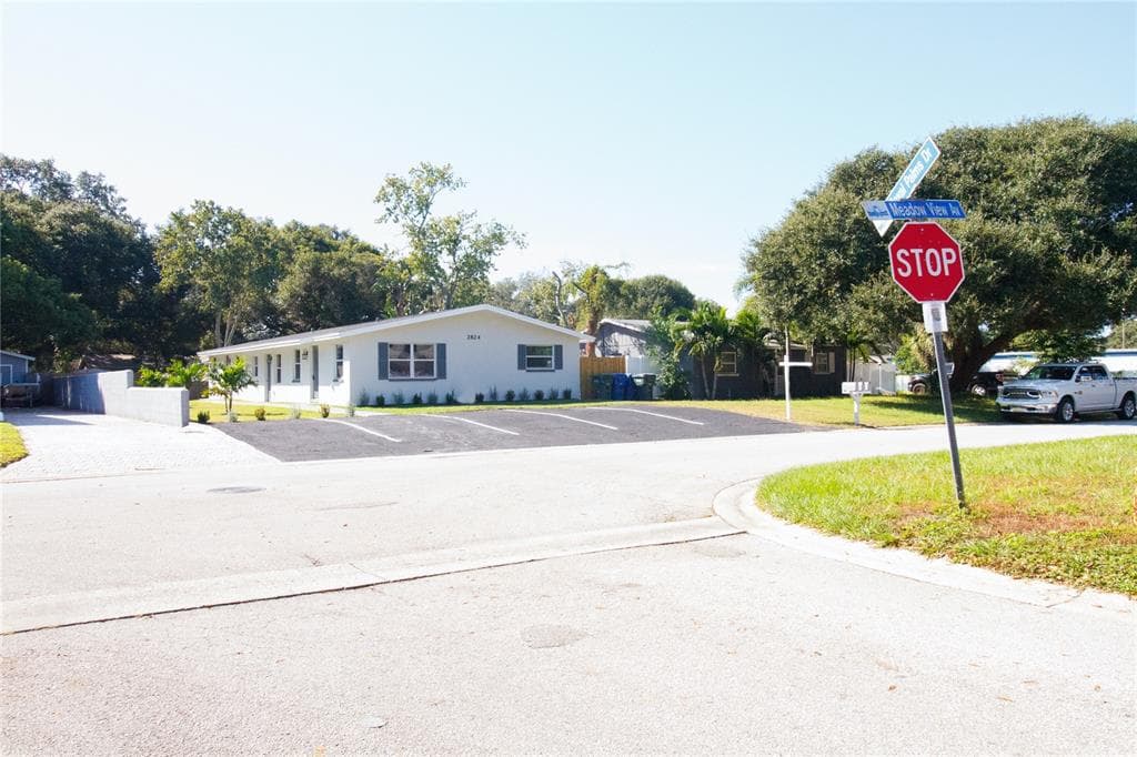 2824 MEADOW VIEW AVENUE LARGO, FL 33771