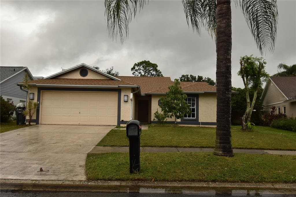 8832 HAMPDEN DRIVE TAMPA, FL 33626