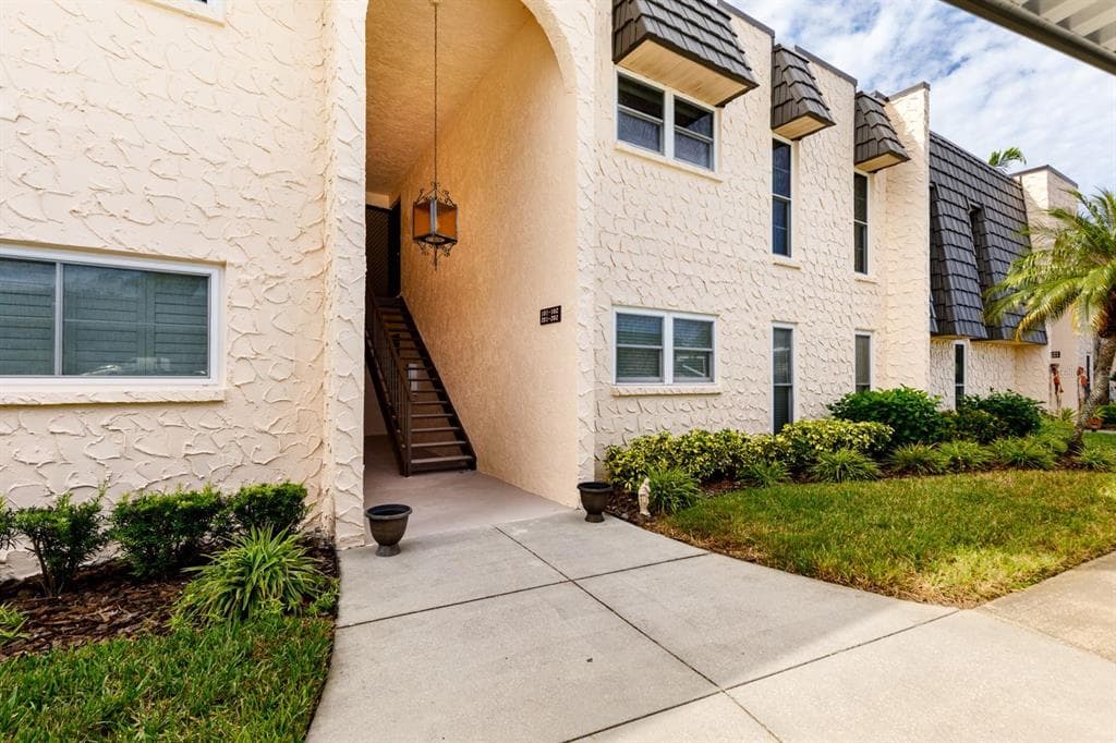 202 ELMWOOD CIRCLE UNIT 202 SEMINOLE, FL 33777
