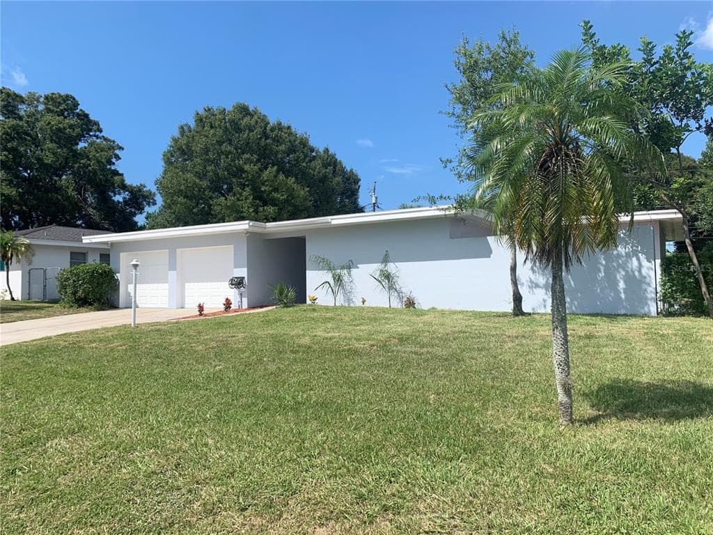 2113 INDIAN AVENUE S BELLEAIR BLUFFS, FL 33770
