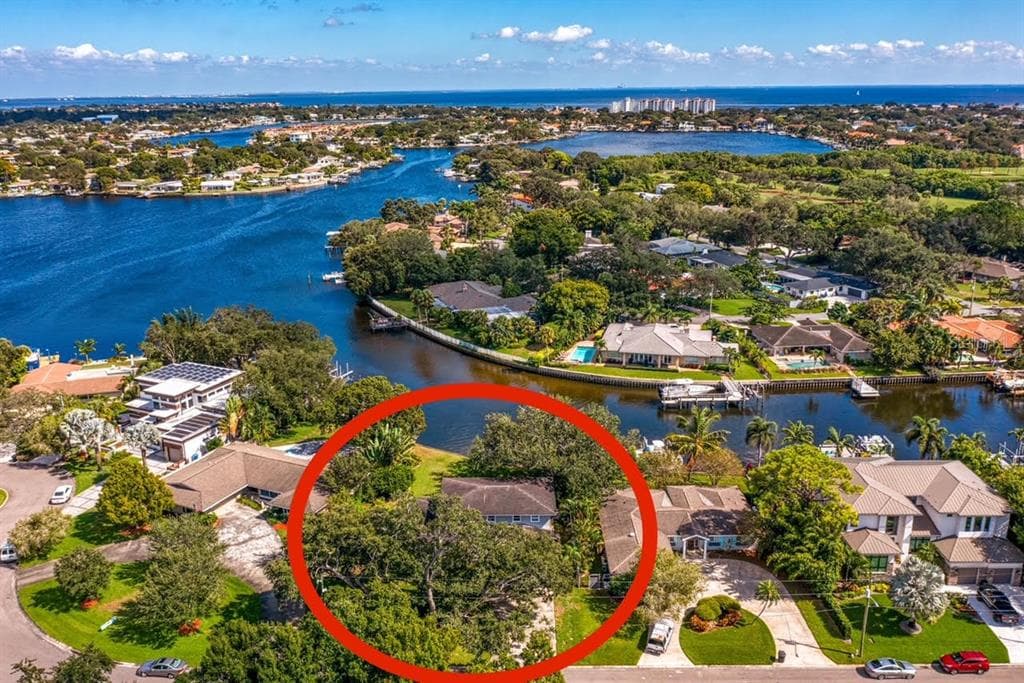 3301 MAPLE STREET NE ST PETERSBURG, FL 33704
