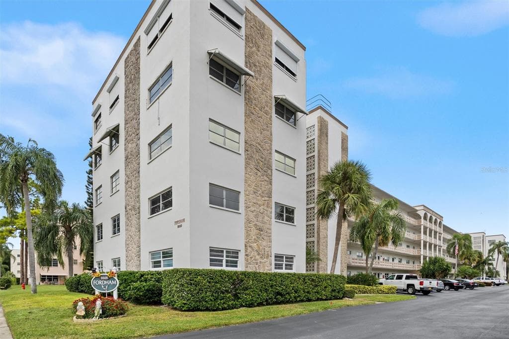 5603 80TH STREET N UNIT 202 ST PETERSBURG, FL 33709