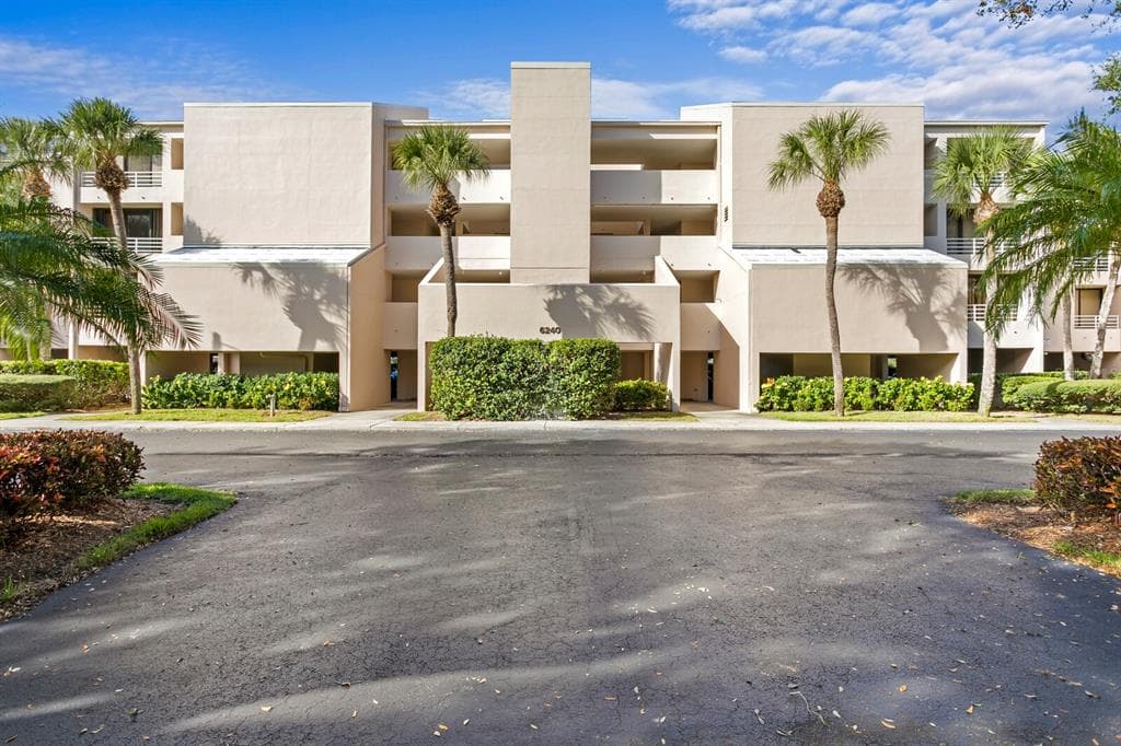 6240 KIPPS COLONY COURT UNIT 202 GULFPORT, FL 33707