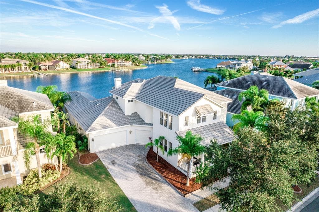 5317 FISHERSOUND LANE