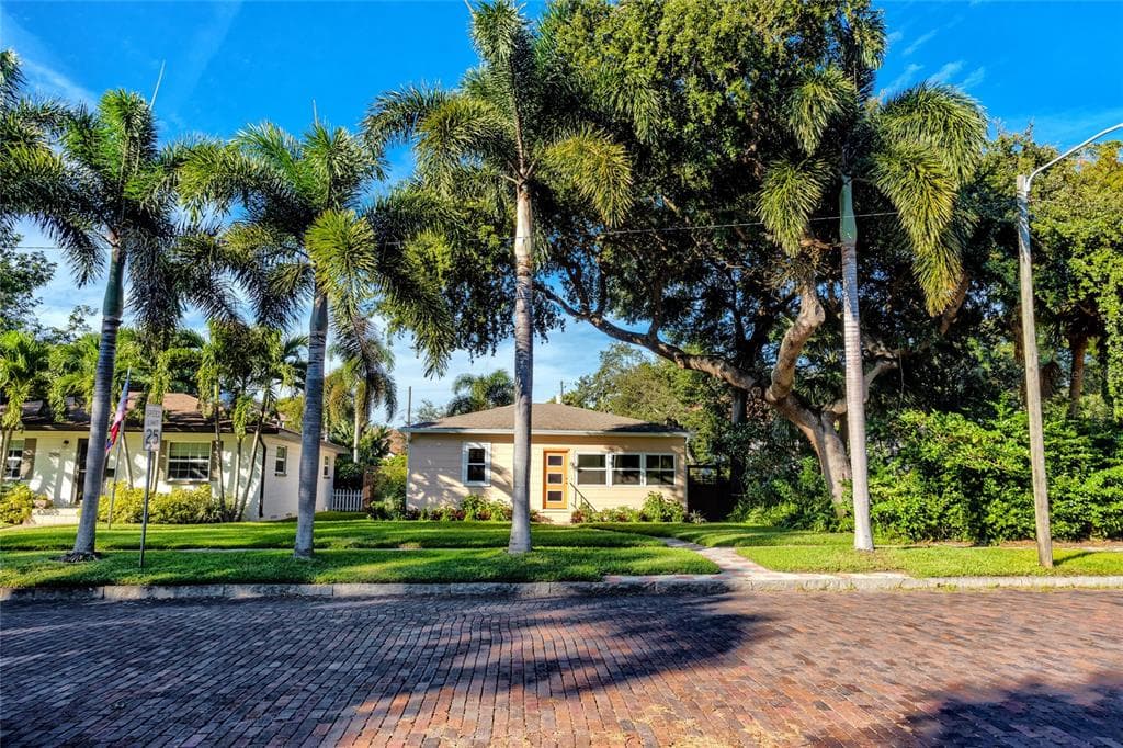 1085 16TH AVENUE N ST PETERSBURG, FL 33704