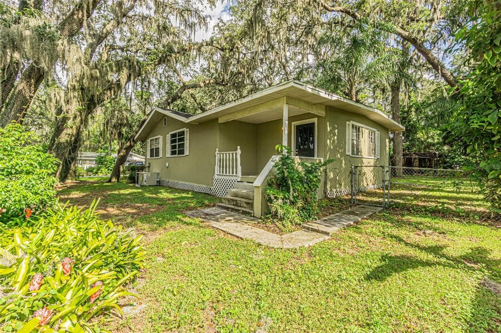 1317 W HUMPHREY STREET TAMPA, FL 33604