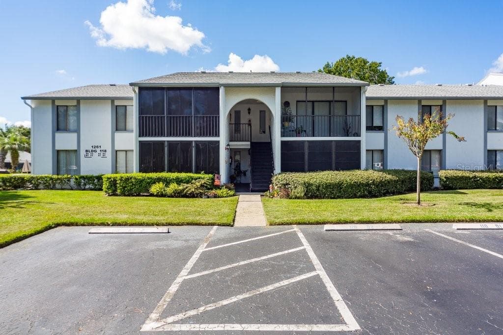 1261 PINE RIDGE CIRCLE W UNIT C2 TARPON SPRINGS, FL 34688