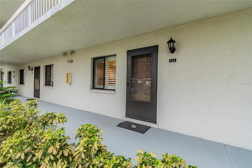 111 LAKEVIEW WAY UNIT 111 OLDSMAR, FL 34677
