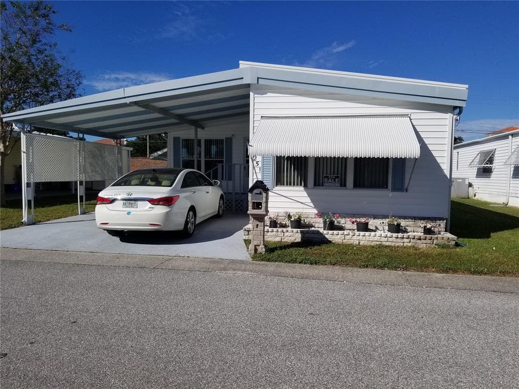 251 PELICAN DRIVE N OLDSMAR, FL 34677