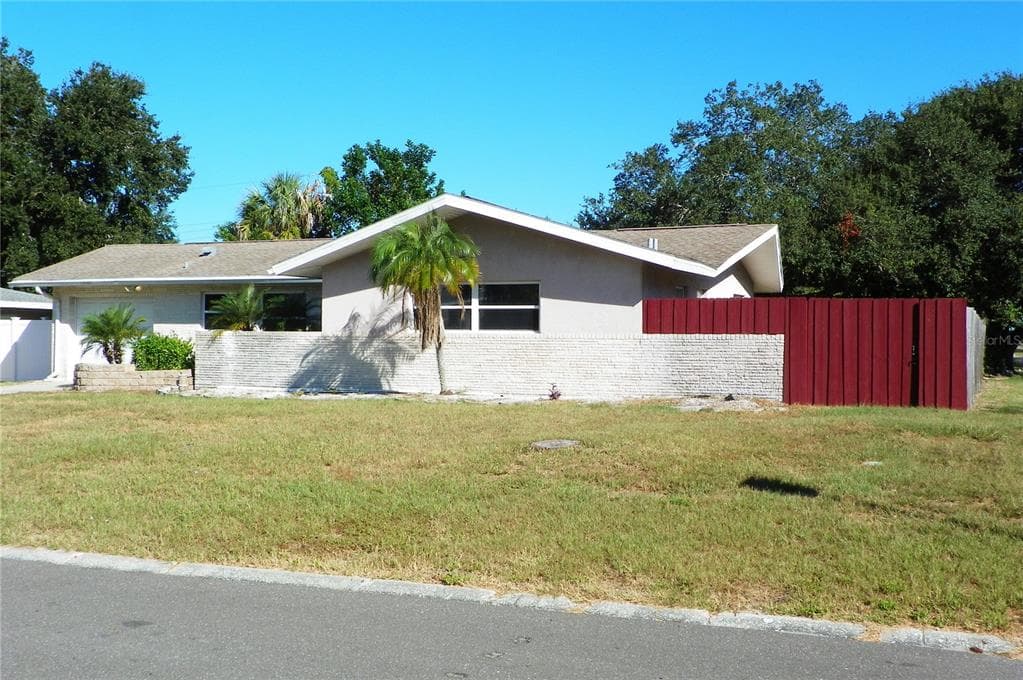 13703 BERMUDA DRIVE SEMINOLE, FL 33776